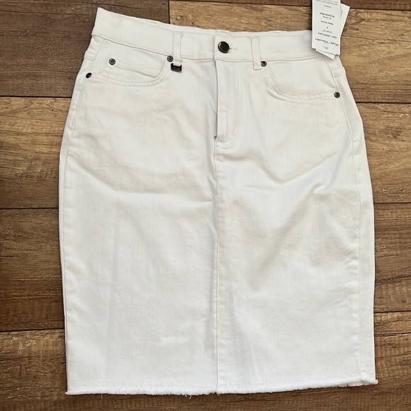 NWT Lisette L White Denim Skirt size 8 - Picture 1 of 3
